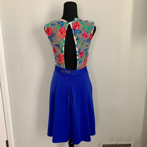 Floral Embroidered Lace Dress (Size S) - Picture 6 of 12